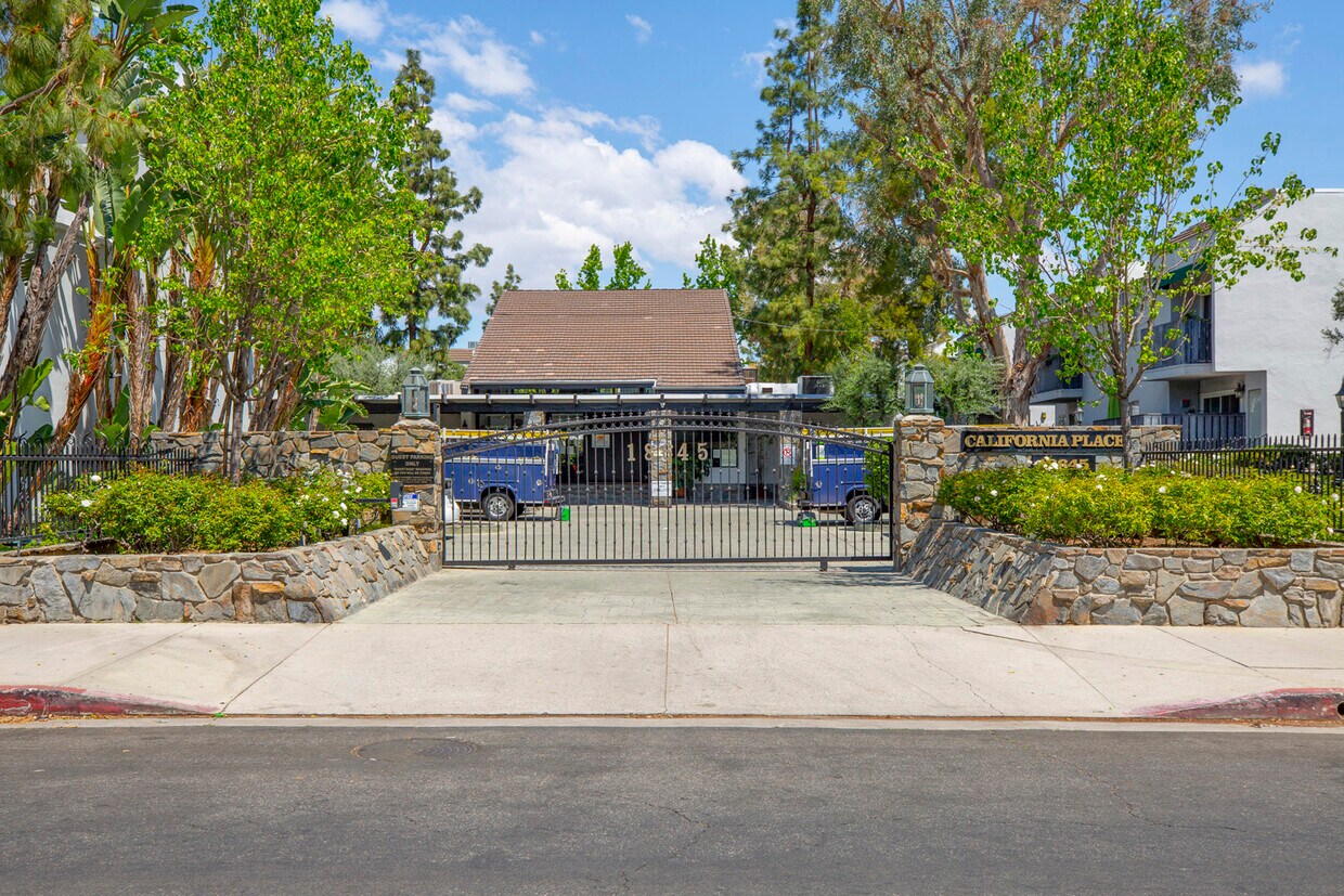 18645 Hatteras St Unit 203, Tarzana, CA 91356 Condo for Rent in