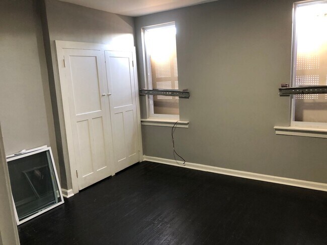 Foto del edificio - 3 Bedroom Home Available Now