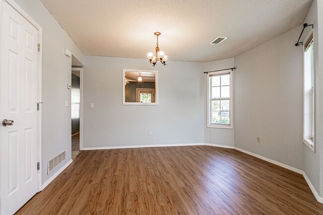 Building Photo - Located on a corner lot!