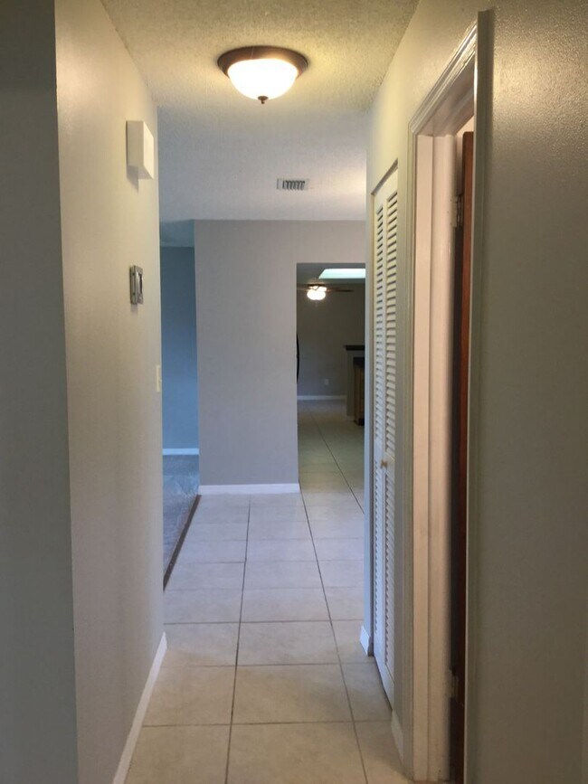 Foto del edificio - 3 br, 2 bath House - 102 SOUTHGATE BLVD