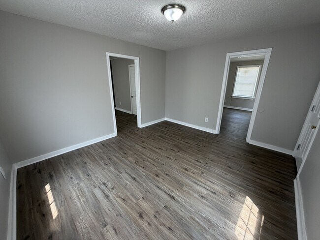 Building Photo - 2156 Ethlyn Ave