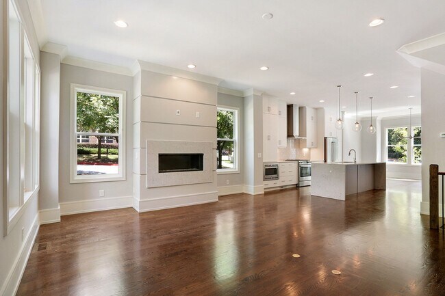 Foto del edificio - 3551 Blair Cir NE