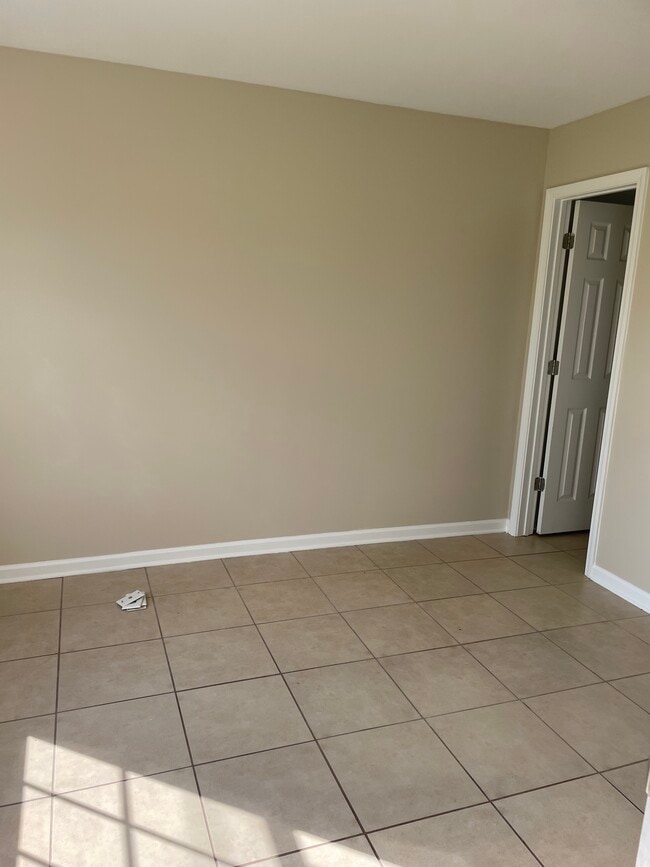 Building Photo - 512 Victoria Manor Dr