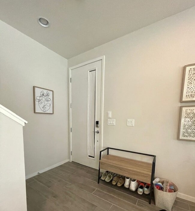 Building Photo - Beautiful Fully Furnished Condo in Affinit...
