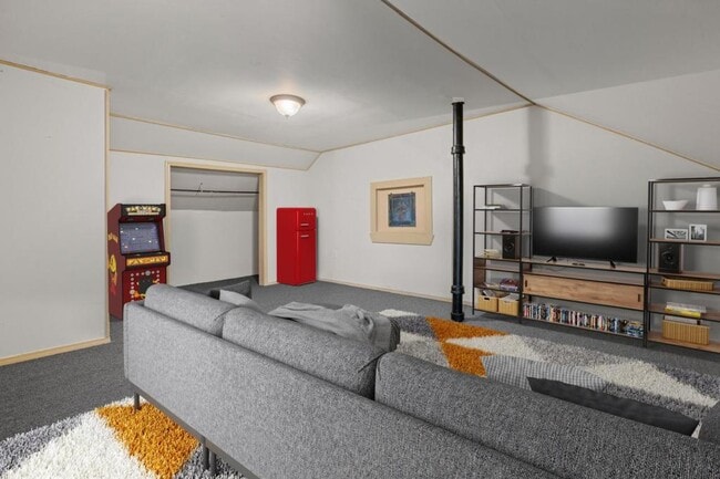 Building Photo - 113 Dell St