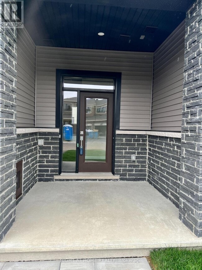 Building Photo - 595 Lilith St