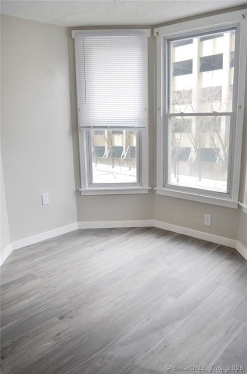 Foto del edificio - 140 Maple Ave