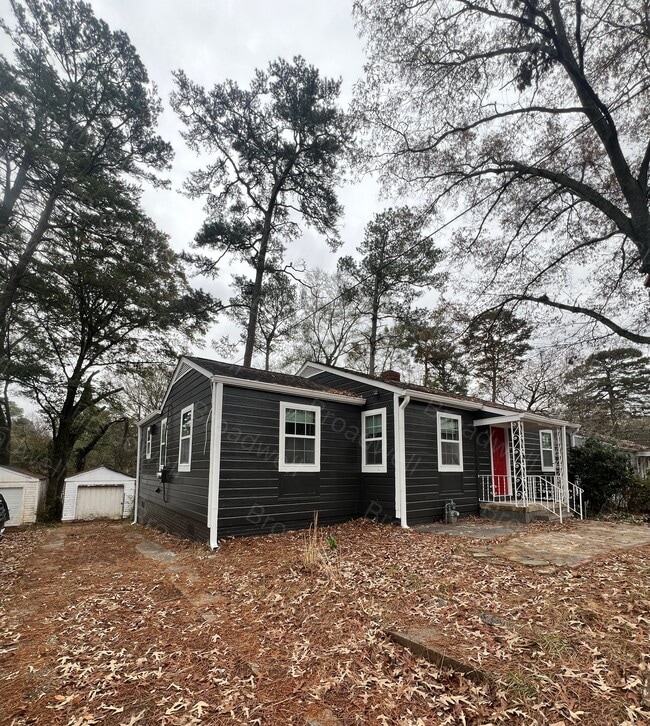 Building Photo - 1860 Broadwell St SW