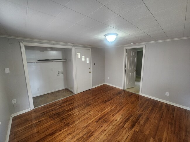 Building Photo - 604 12th Ave NW