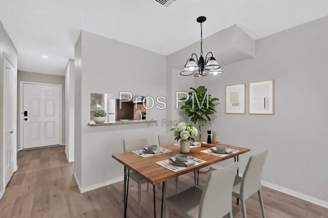 Foto del edificio - 734 W Collins St
