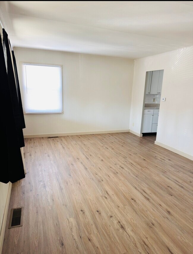 Foto del edificio - 2251 Vale Dr