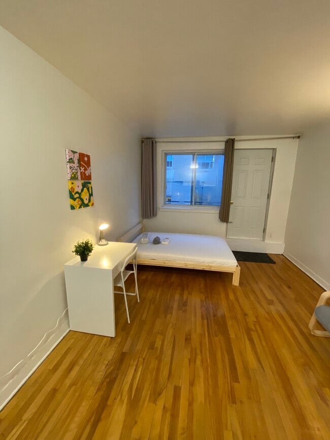 Building Photo - 3466 Rue Aylmer