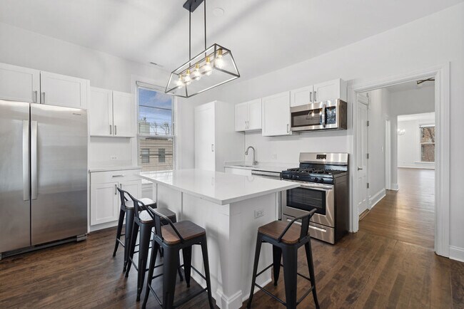 Building Photo - 2437 N Seminary Ave