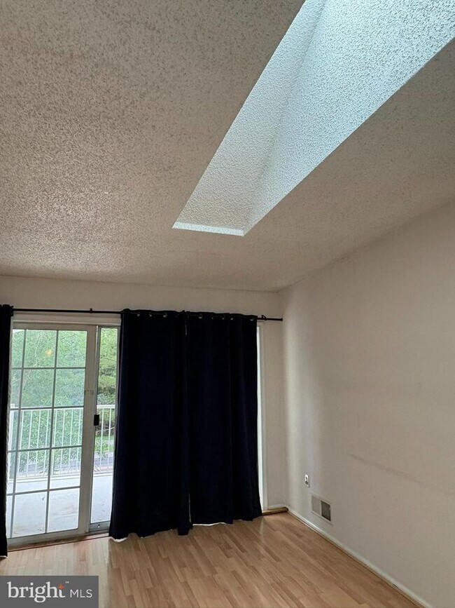 Foto del edificio - 109 Versailles Ct