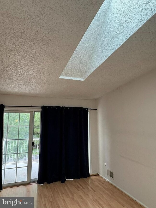 Building Photo - 109 Versailles Ct
