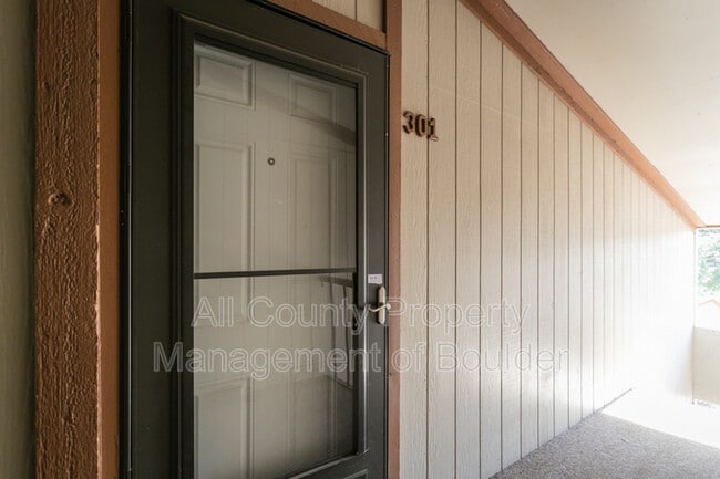 Building Photo - 6505 Kalua Rd