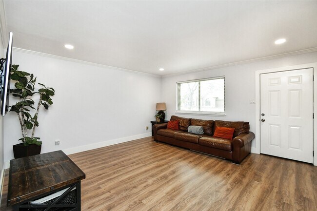 Foto del edificio - 6426 Kentwick Dr