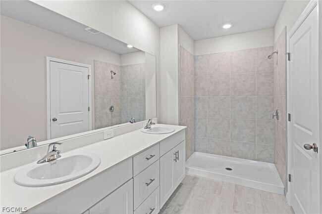 Building Photo - 1150 Brooklands Dr