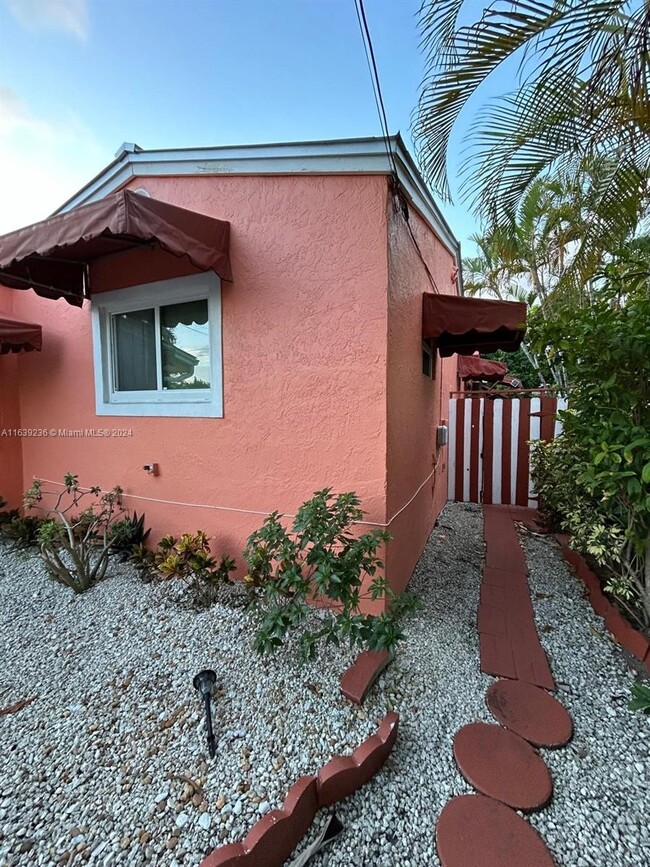 Building Photo - 3085 NW Flagler Ter