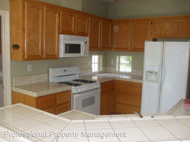 Building Photo - 3 br, 2.5 bath House - 644 Chorley