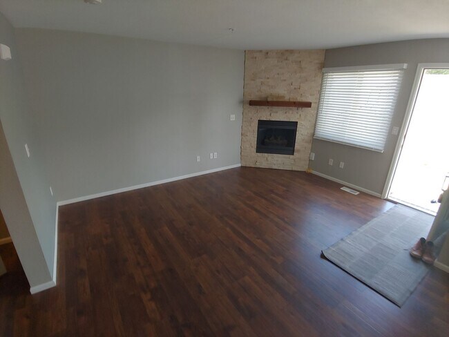 Foto del edificio - Wonderful 3 Bed, 2.5 Bath Townhome In Exce...