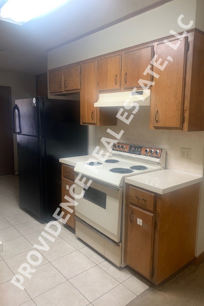 Building Photo - 938 Sybil Dr