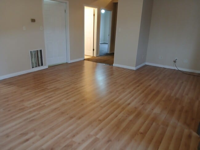 Foto del edificio - 606 W College St