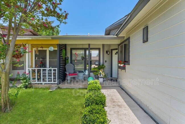 Building Photo - 6715 Hickory Springs Dr