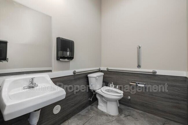 Foto del edificio - 1545 W 200 S