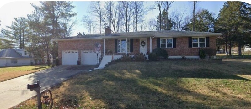 Primary Photo - 61 Forest Hills Dr