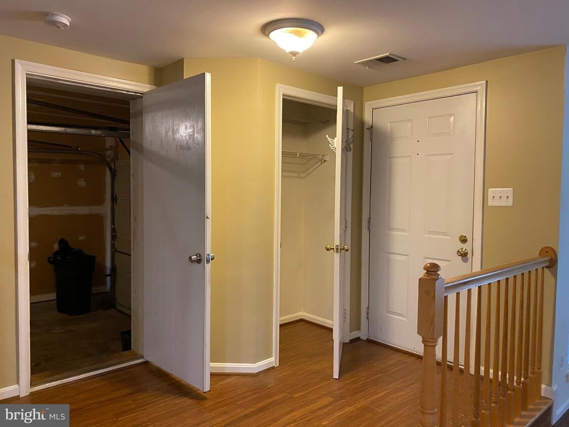 Primary Photo - 4305 Chariot Ct