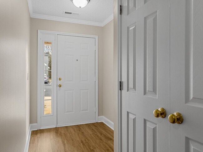 Foto del edificio - Newly Renovated 2BR, 2 BA Townhome in Greer SC