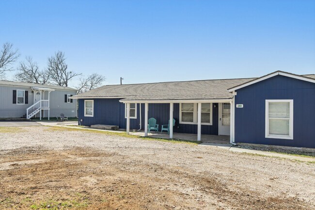 Building Photo - Well Maintained 3/2 in Cedar Creek