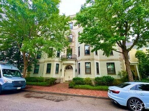 Building Photo - 3020 Dent Pl NW
