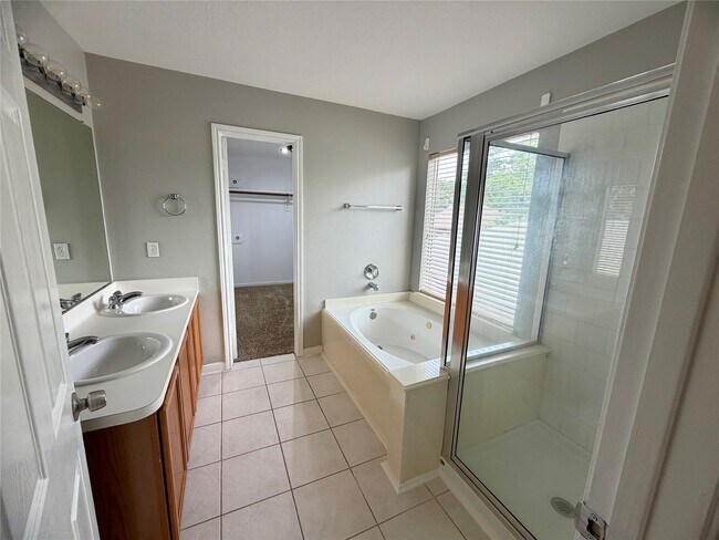 Building Photo - 635 Cypresswood Trce