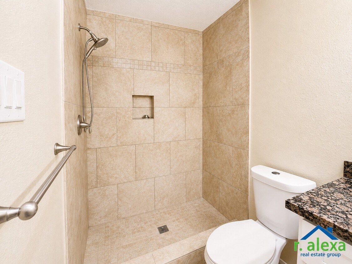 Building Photo - 3038 Mosby Dr