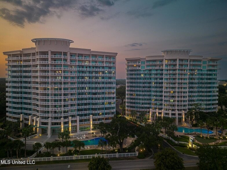 Photo - 2228 BEACH Dr Unit Unit 1305