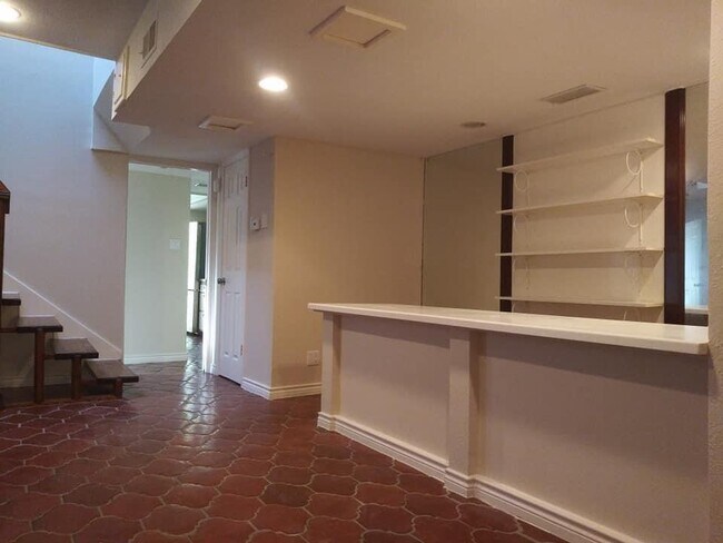 Foto del edificio - 2415 Shakespeare St