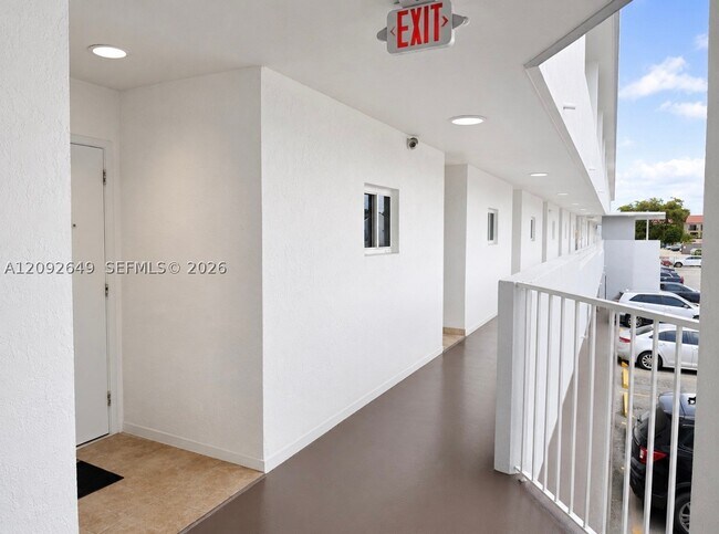 Foto del edificio - 5611 W 25th Ct