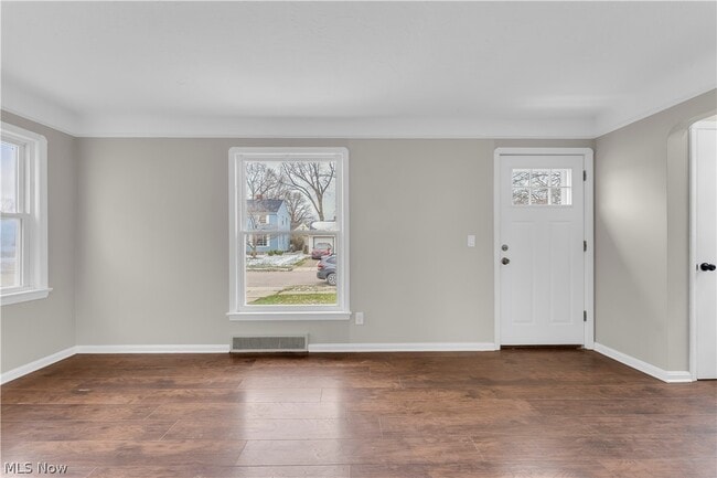 Building Photo - 8008 Pelham Dr