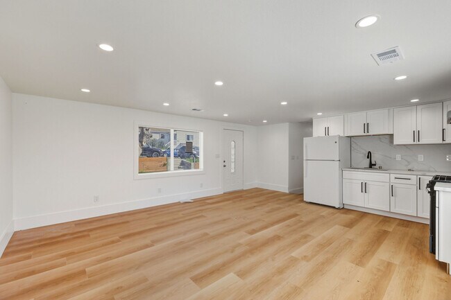 Foto del edificio - 1671 Mono Ave