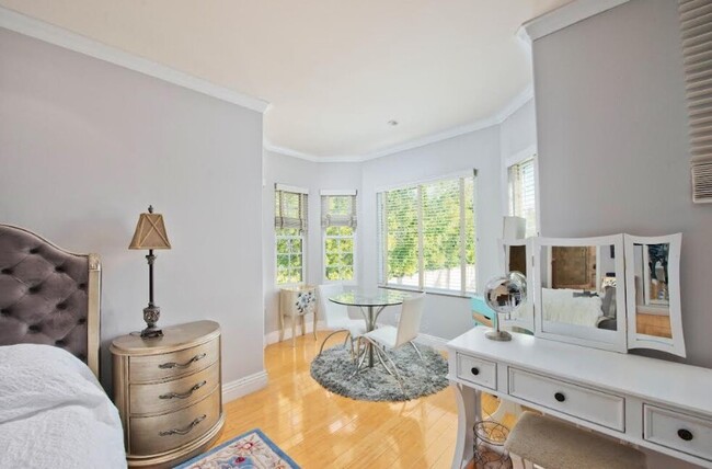 Foto del edificio - 16696 Knollwood Dr