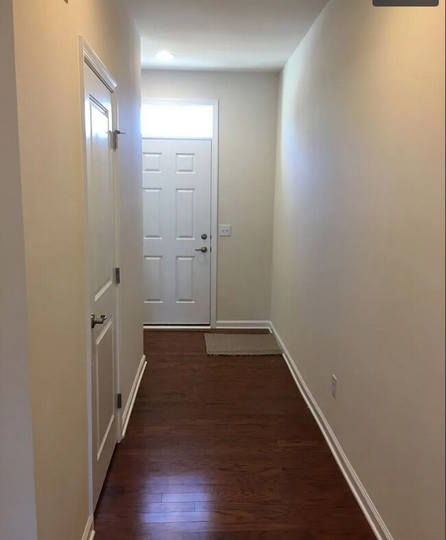 Building Photo - 8 Irvington Dr