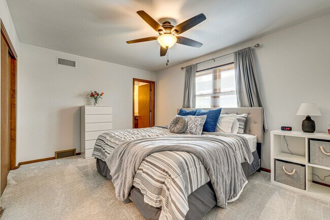 Foto del edificio - 219-221 East North Street-SI ID1602726P