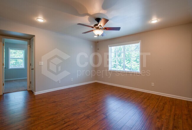 Foto del edificio - 2145 Bolton Rd NW