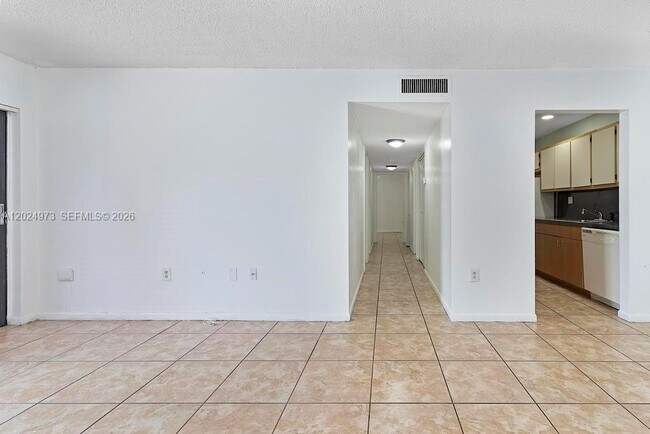 Foto del edificio - 7403 SW 152nd Ave