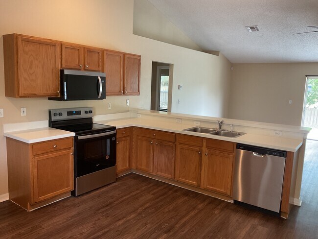Building Photo - 1430 Windy Bluff Dr