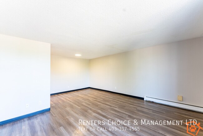 Photo du bâtiment - Renovated Third Floor Apartment, Utilities Included