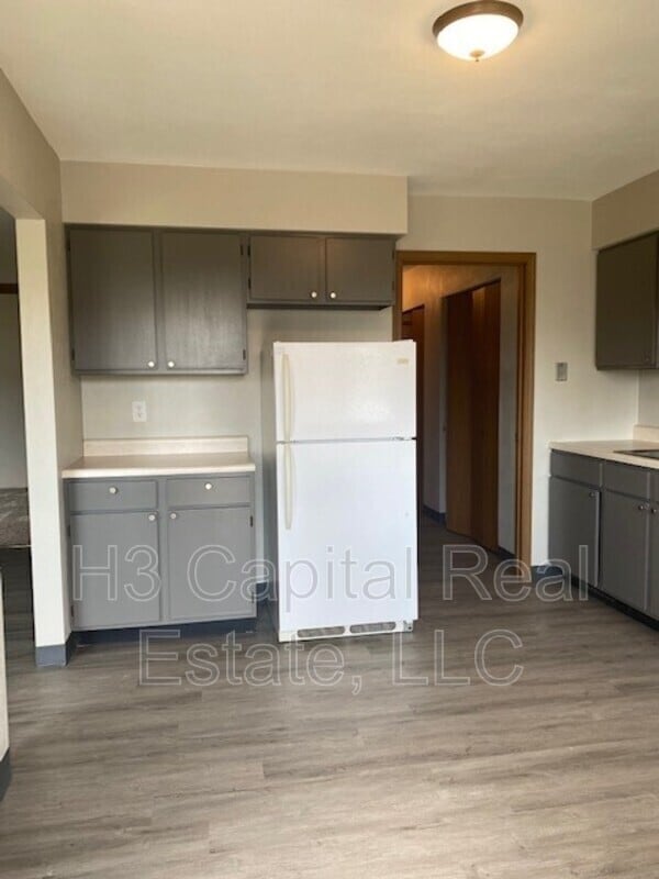 Building Photo - 303 Southgate Dr