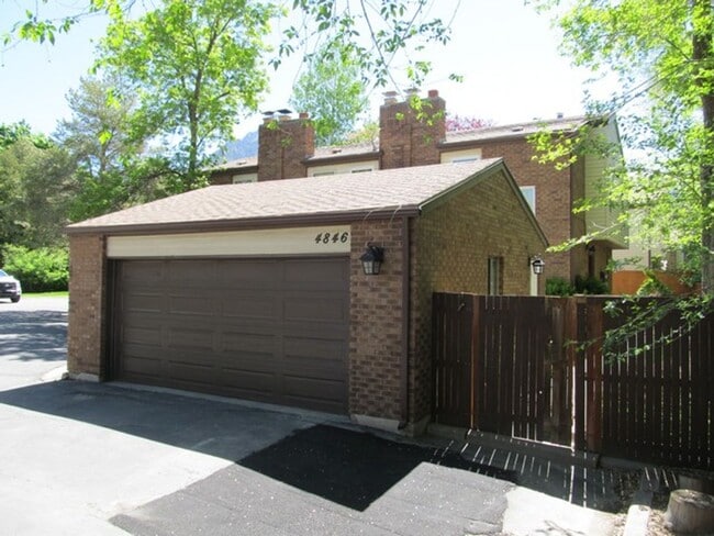 Building Photo - Great Holladay Townhome
